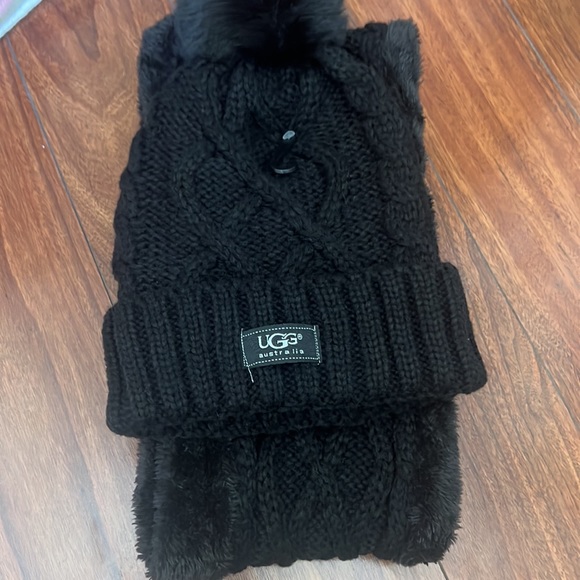 UGG knit hat and infinity scarf - Picture 4 of 4